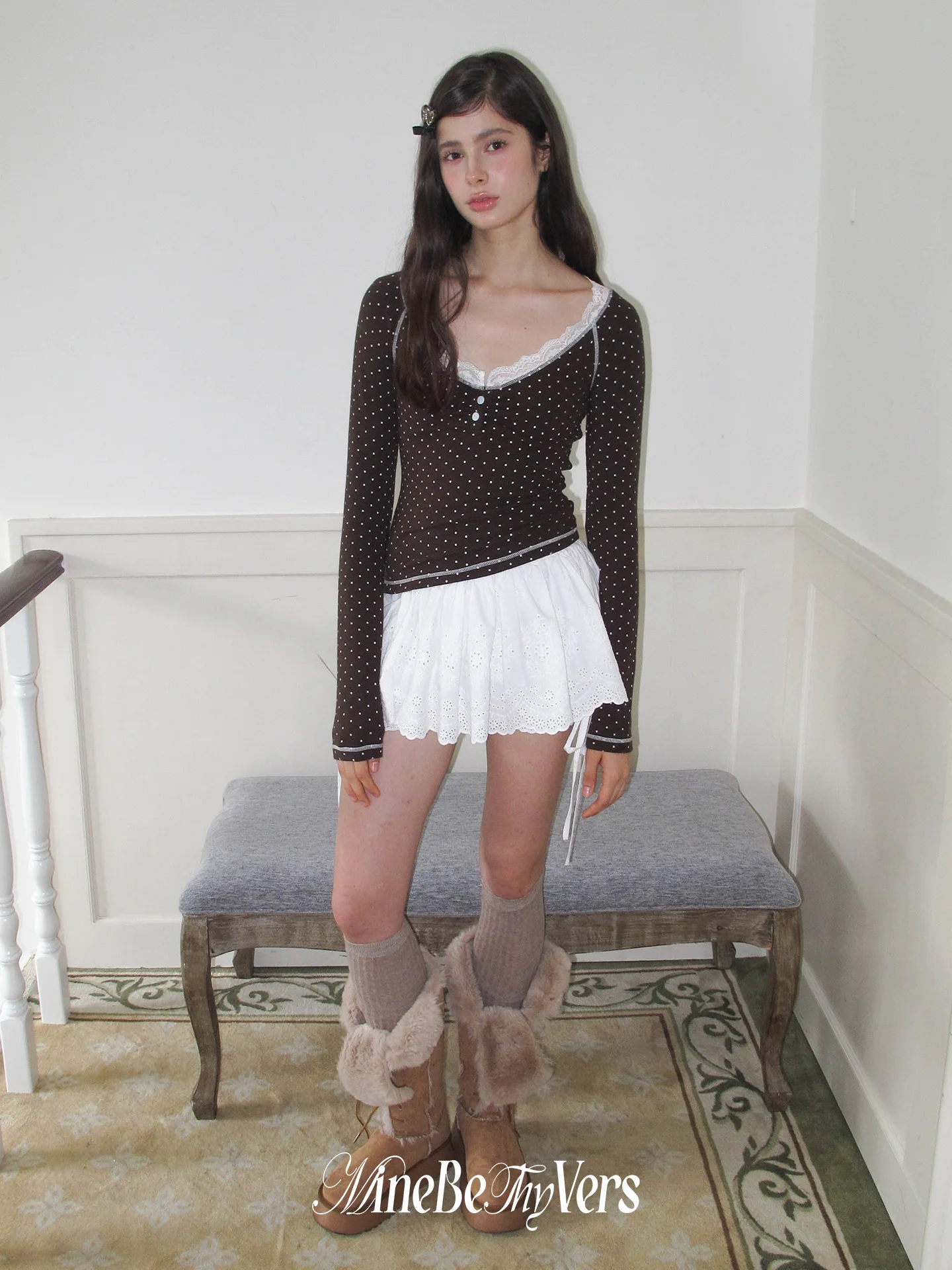 白色刺繍レース付きリボンデザインのポンポンスカートパンツ：少女風の日常着としての実用性と着回し可能性
