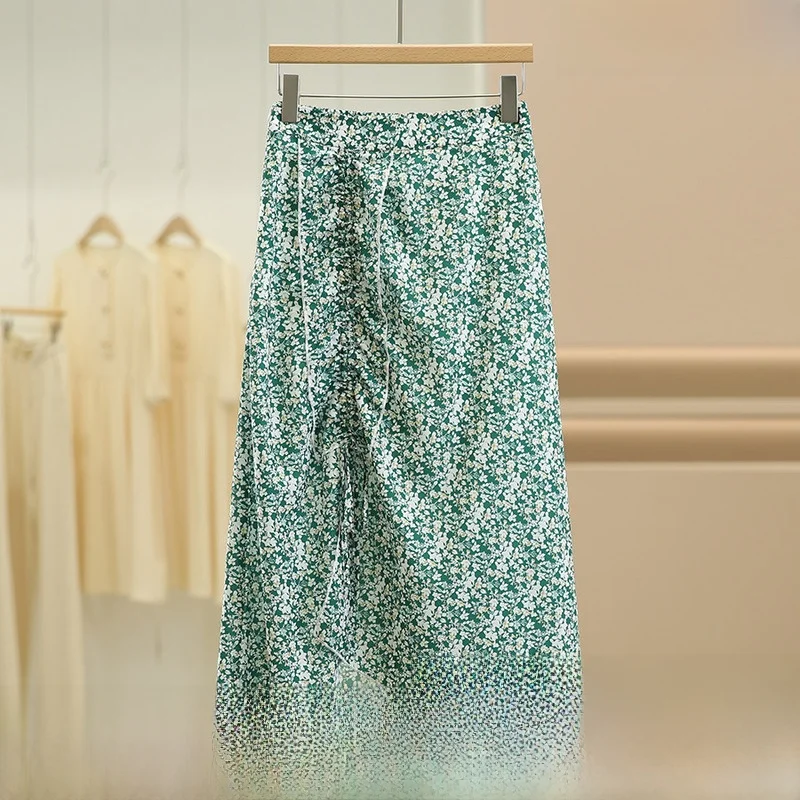 黄緑スカートはどんな感じ？通勤に活きる「花柄のAラインスカート」が今、注目されている理由