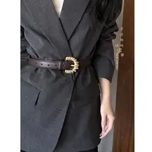 デザイン性の高い牛角バックル付きレディースベルト【ヴィンテージ風・コートやトレンチコートに最適】