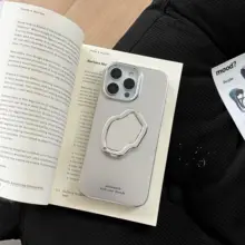 高級感あるシルバー鏡面スタンドケース【iPhone対応・シンプルデザイン・衝撃吸収】