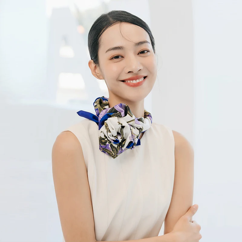 真絲スカーフと扇子のギフトボックス【アジアの花】：民族文化をテーマにした女性向け贈り物の選定ガイド