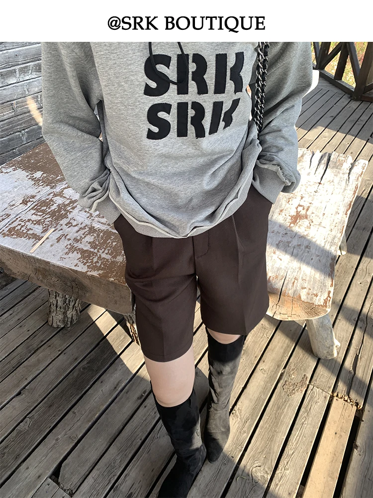 2026年レディースパンツはどう選ぶ？黒パンツやアプリコット色の高腰ストレートパンツが通勤スタイルを救う理由