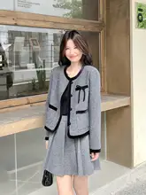 高級感漂うグレーの柔らかいトップスとミニ丈プリーツスカート【春秋用・細 見え・女性用】（セットアップ対応）