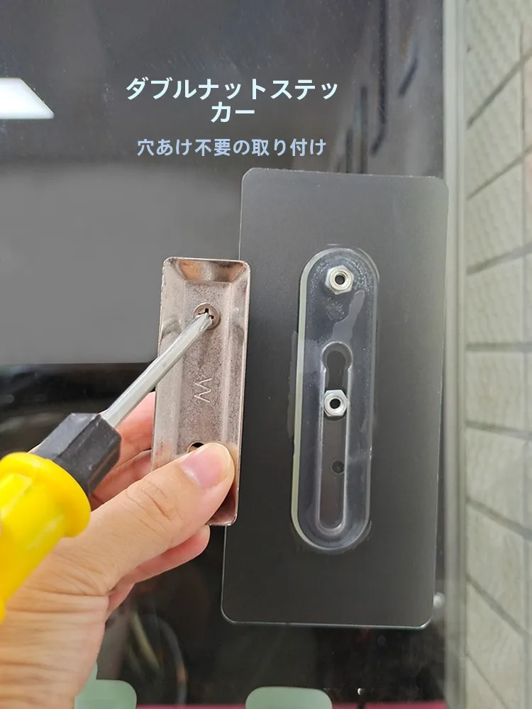 壁にグッズを飾るとき、穴あけないで失敗しない方法は？