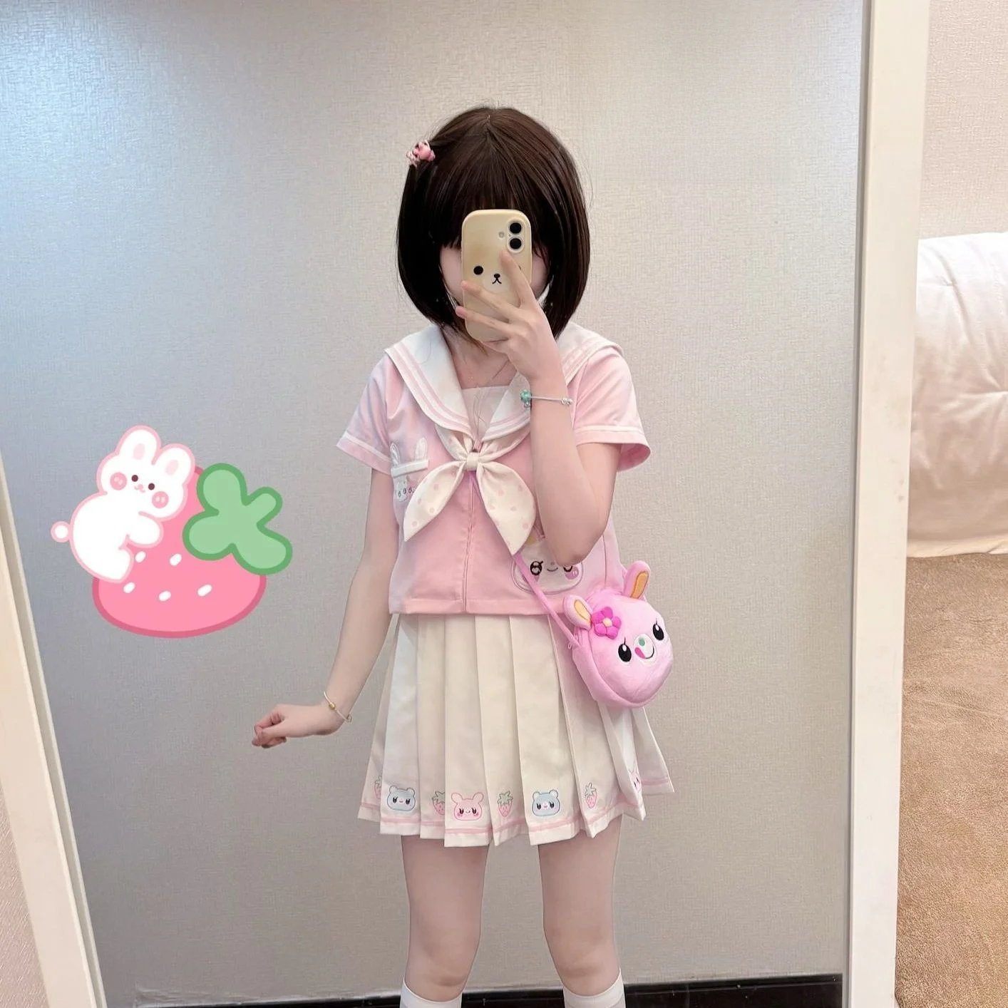 かわいい制服が夏にどんな風に見えるの？白粉の草莓柄水手服が解決するリアルなシーン