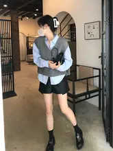 Vネックデザインのニットベスト【秋春用・開襟・重ね着対応】
