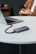 M.2対応ポータブル外付けハードディスクケース【Thunderbolt対応・USB4】