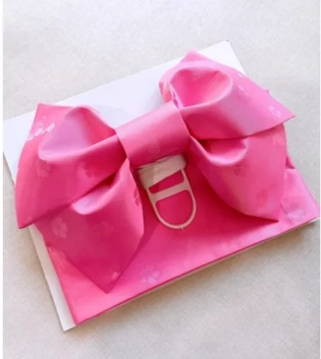 40代の卒業式でコサージュを選ぶべきポイントは？花柄の着物帯が解決するリアルな悩み