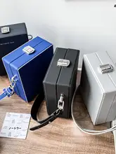 高級感あふれるスクエア型ショルダーバッグ【男性用・広いストラップ・斜めがけ】
