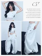 白色のダンスファッション上下セット【短丈ジャズトップ・ゆったりストレートパンツ】（セットアップ対応）