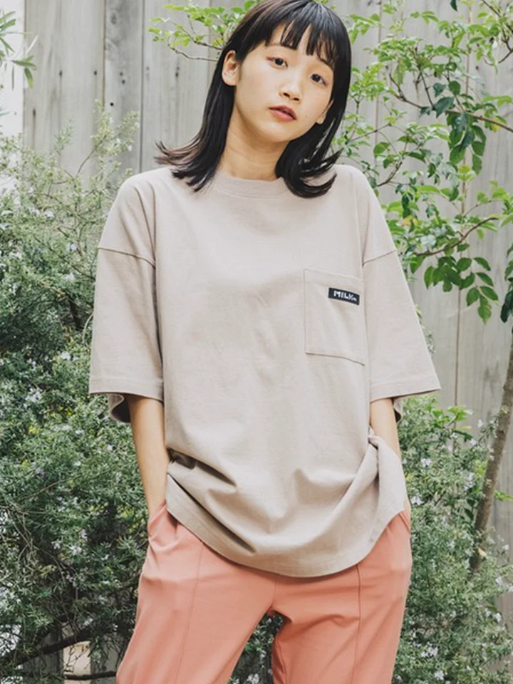 ゆったりとしたデザインのコットン刺繍Tシャツ【ショルダー落ち・無地・半袖】