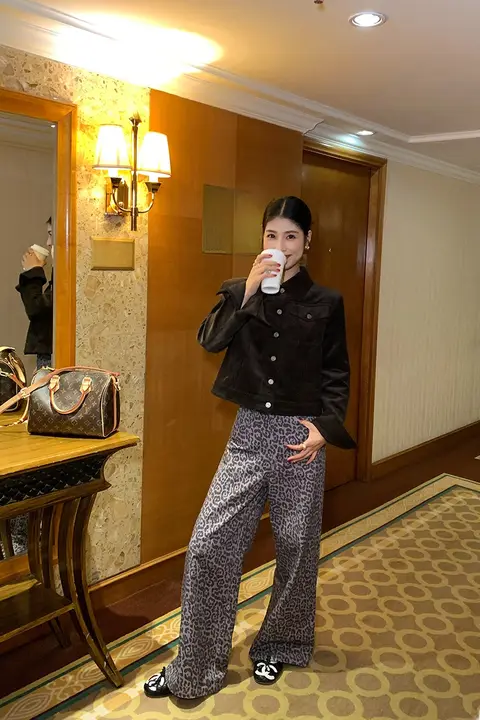独特なデザインの初冬向けコーデュロイジャケット【厚手・ショート丈・小柄対応】