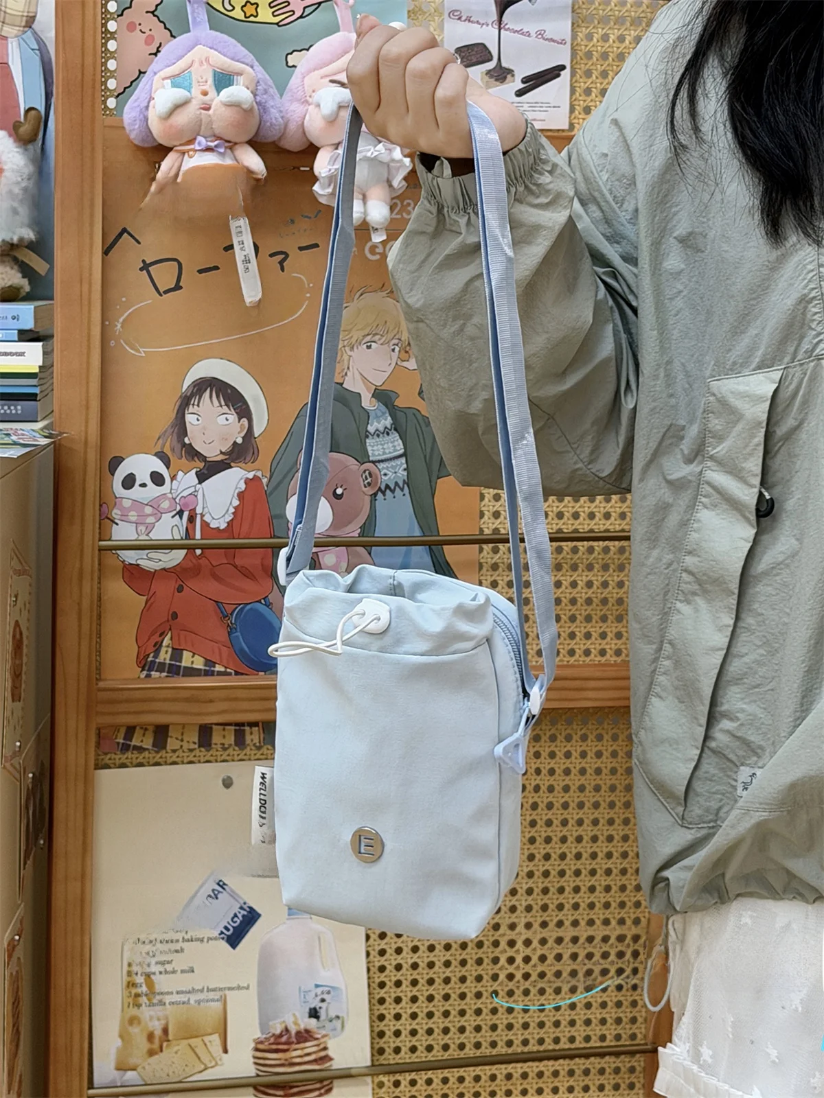 大橘猫デザインのミニスマホショルダーバッグ：軽量で水筒収納可能な通勤向けミニショルダー