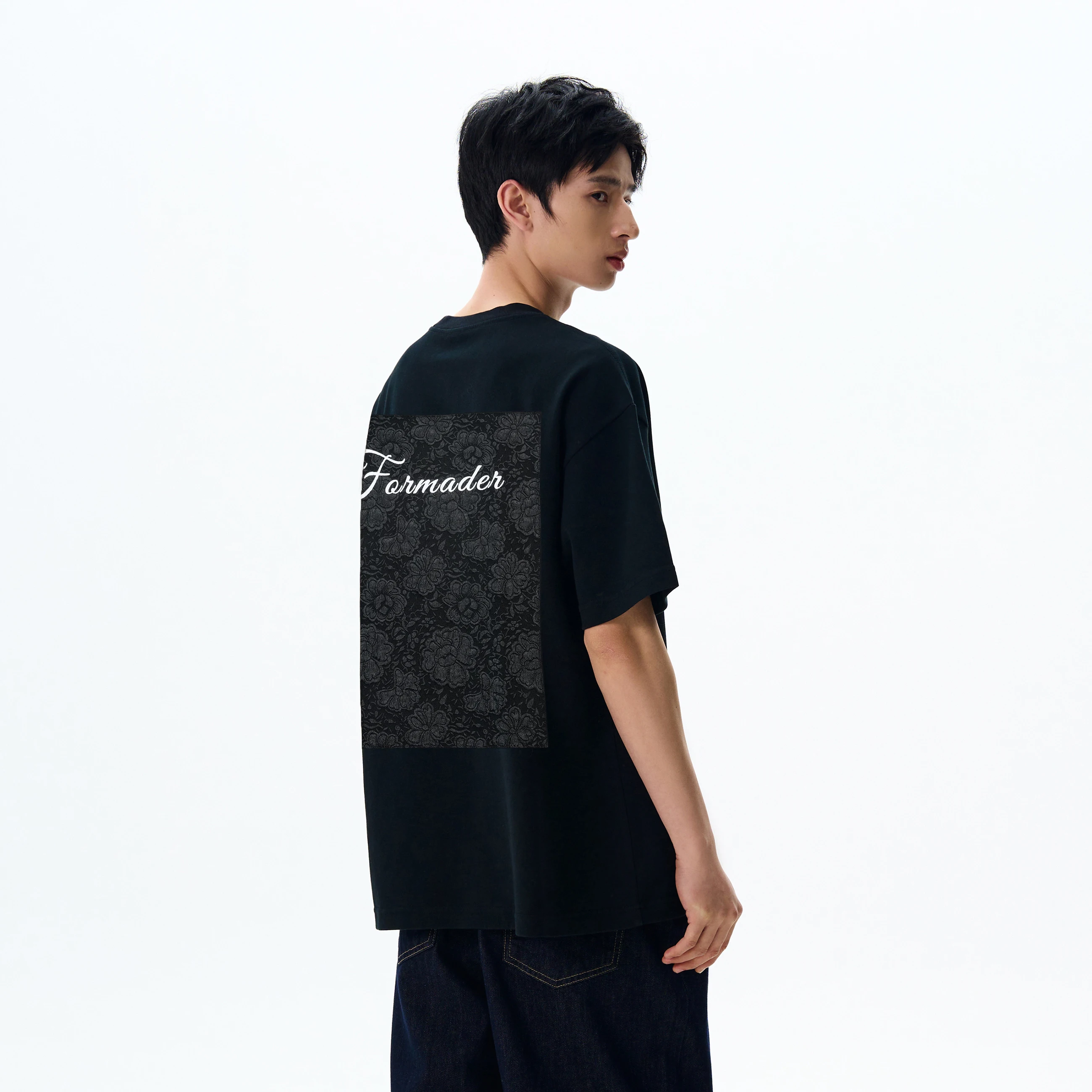 Tシャツの後ろにどんなデザインがおすすめ？実際の使い方と選び方を徹底解説