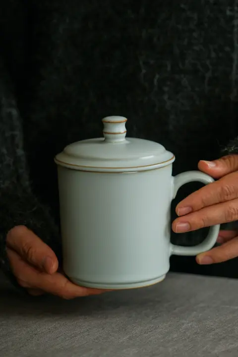 手作り青磁の蓋付き湯飲み茶碗【景徳鎮製・ギフトボックス入り・家庭用】