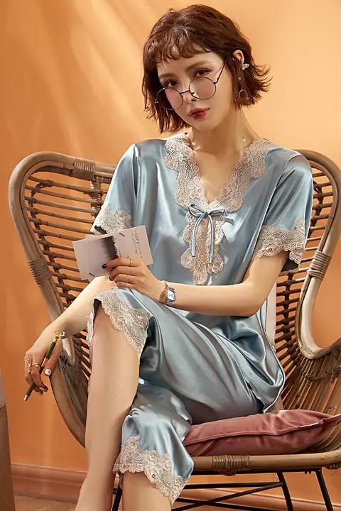 ブラ付のアイスシルクパジャマ【夏用・短袖・七分丈パンツ・ルームウエア・インナー不要】（セットアップ対応）