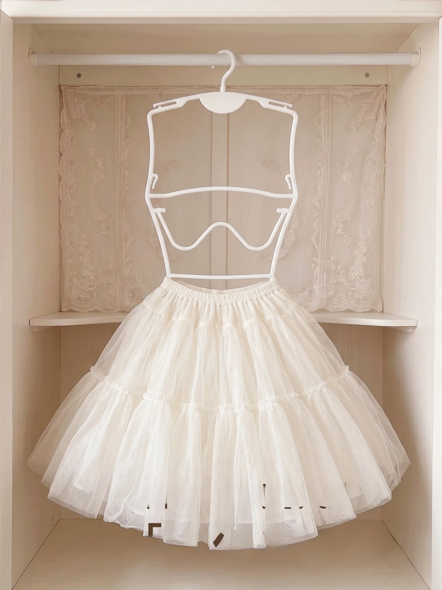 裙を整えるための「無痕防滑ハンガー」は、本当に必要なのか？