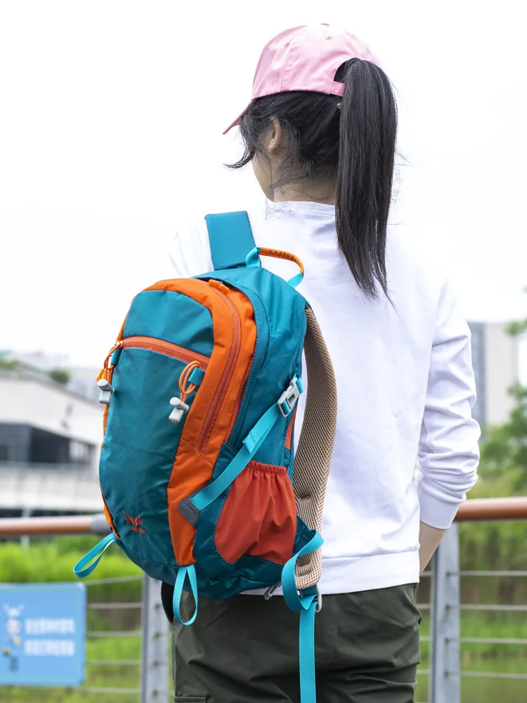 登山リュック レディース おすすめ：軽量で通気性の良い30リットル防水リュック