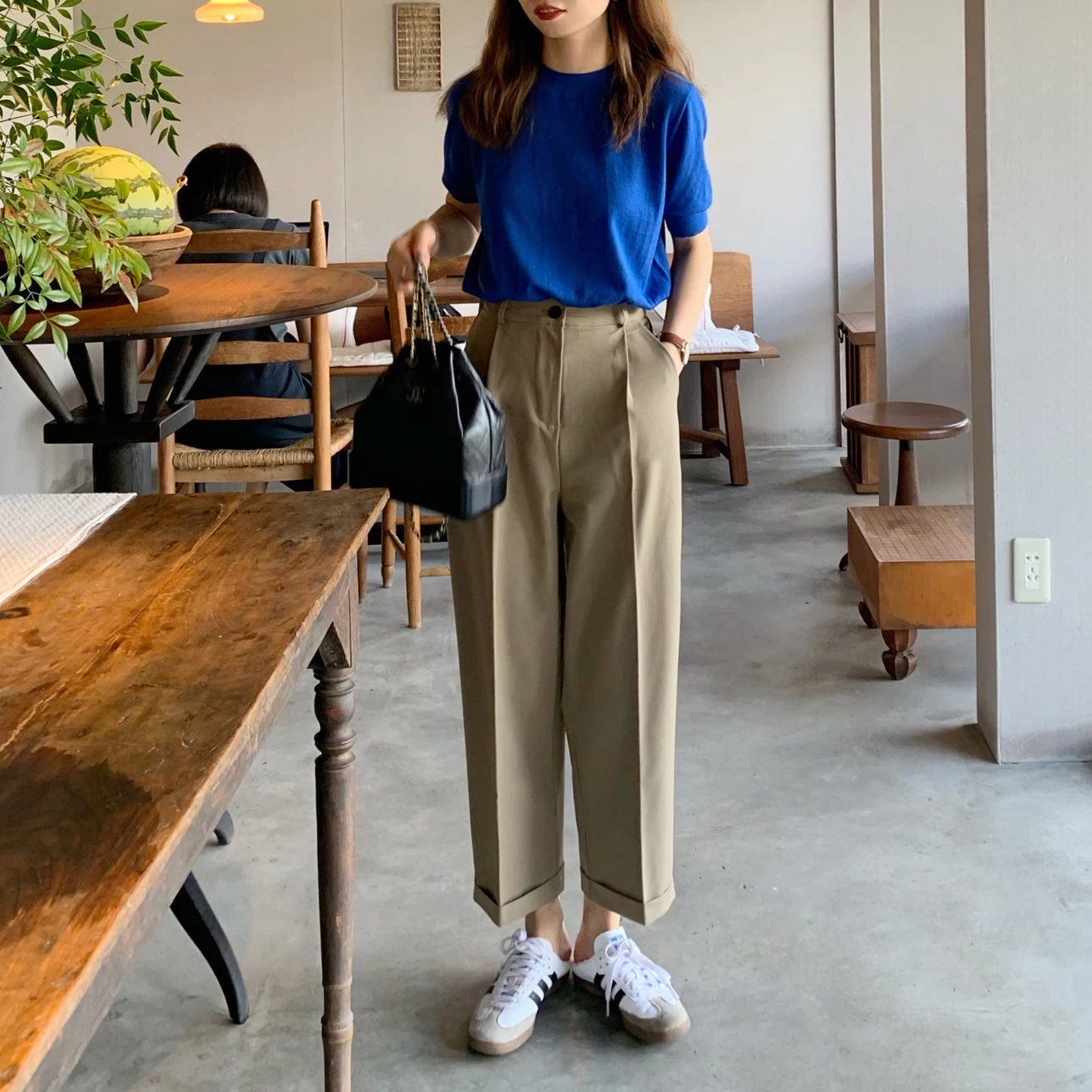 だぼっとしたズボンに悩むなら、この高腰西パンツが救いになる？
