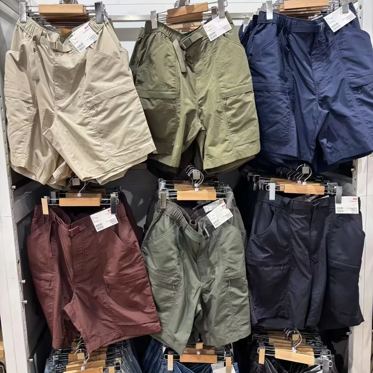 梅雨に備えて買うべき！完全ガイド：防水パンツと保温ボトルの実用性解説