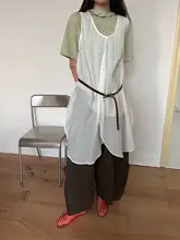 遊び心ある不規則デザインの重ね着風ふくらみテクスチャーキャミソールワンピース