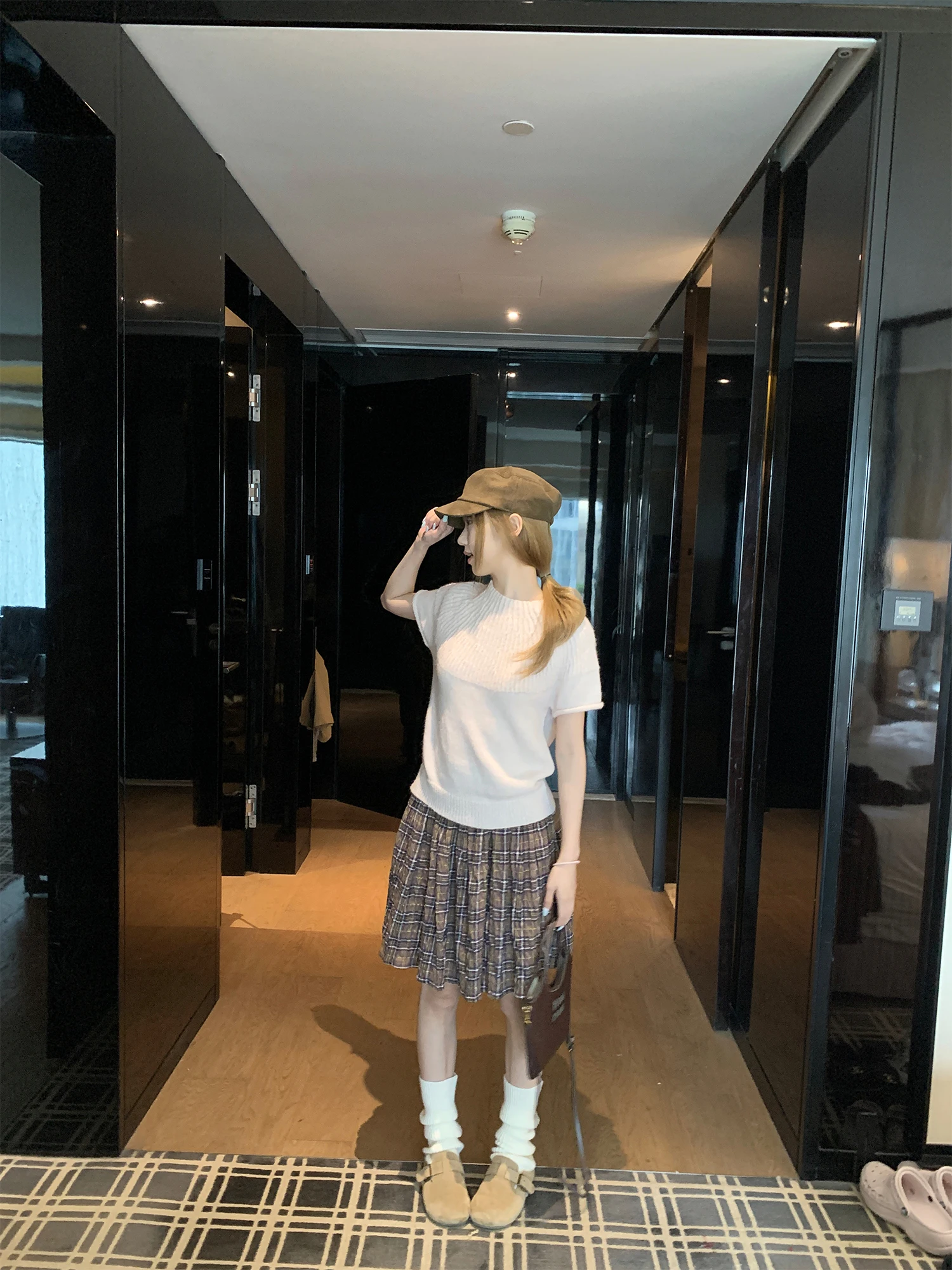 20代後半から30代女性にこそおすすめ！春のカジュアルファッションで「どうやってチェック柄のフレアスカートを選ぶか？」