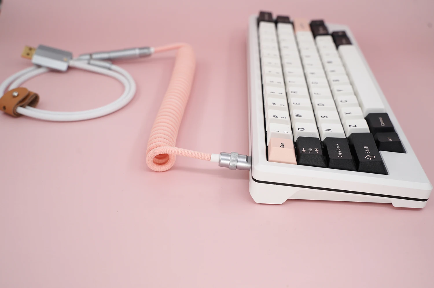 手作り編み込みケーブル Type-C 1.5m：ピンクホワイトスパイラルデザインの実用性と適用シーン
