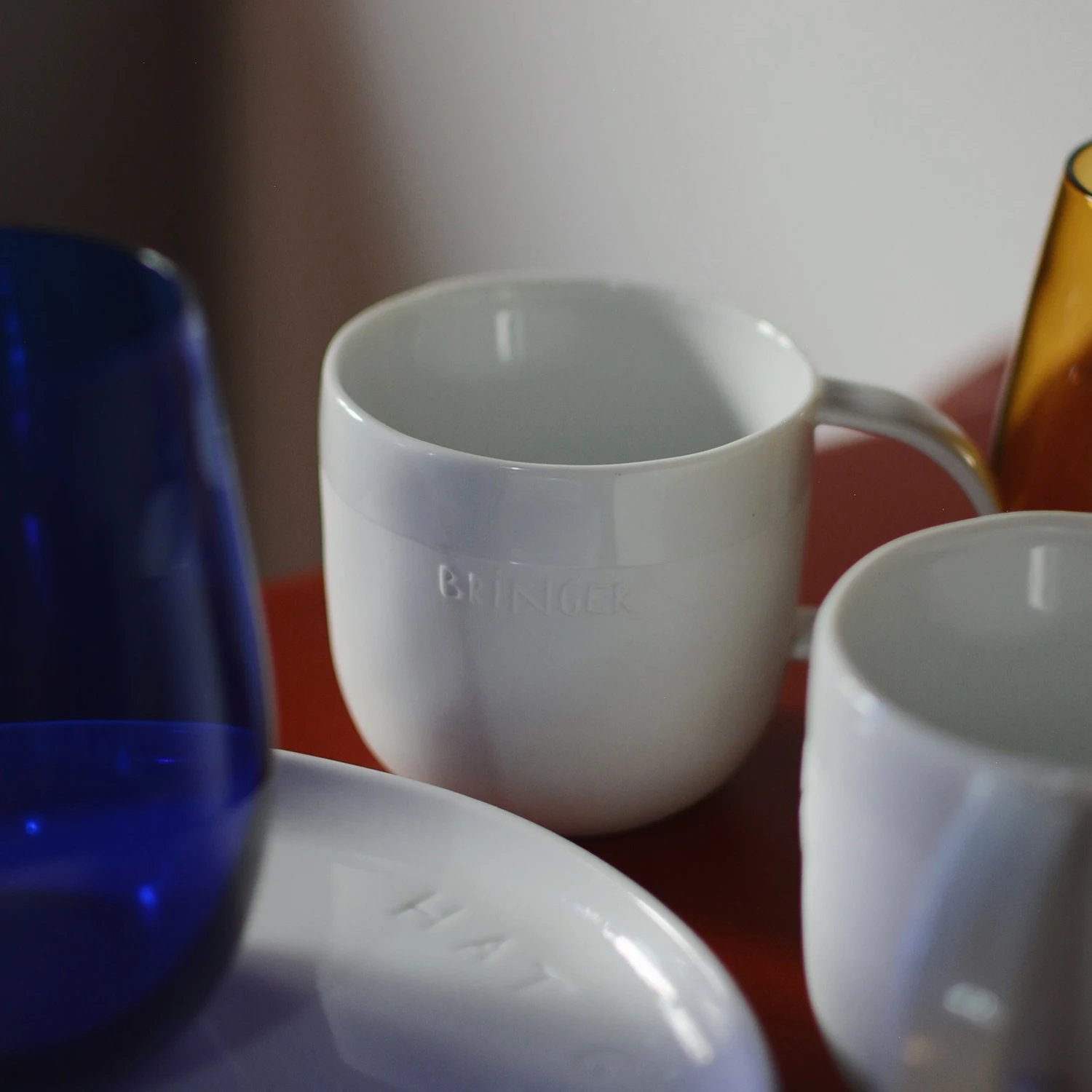 手作り陶器製彫刻マグカップフォレストデザイン：北欧風の機能性とデザインのバランス