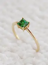 18K金 エメラルドカットのリング【女性用・純銀・高級感あふれるデザイン・贈り物に最適】