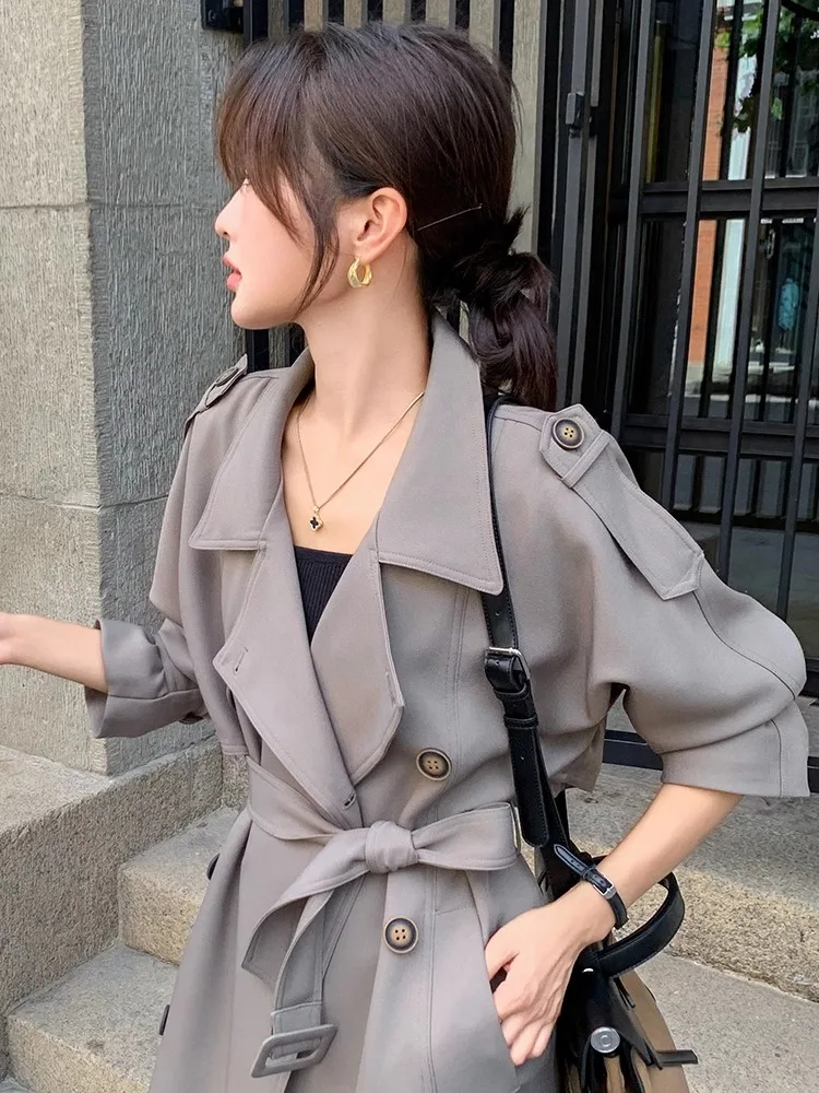 グレーのダブルジャケットは、本当に通勤に合うのか？