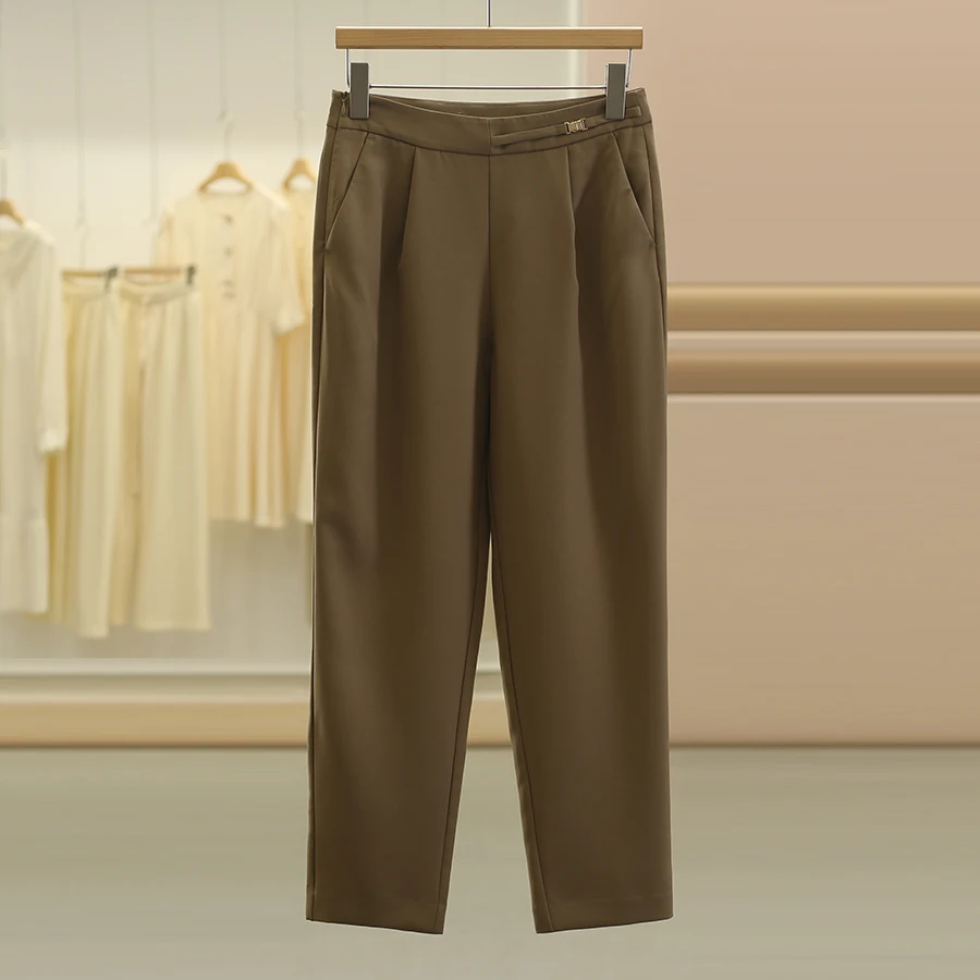 通勤服40代にぴったりなパンツは、どう選ぶ？