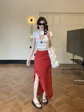 美式ロゴプリントTシャツ【ショートスリーブ・レッド・夏用】とフラワープリントスカート【ハイカット・カジュアル】（セットアップ対応）