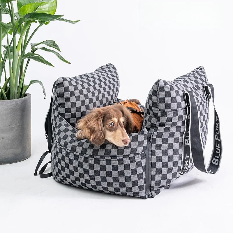 blueport 車載用犬用ベッド：災害時における安全な避難スペースの実現