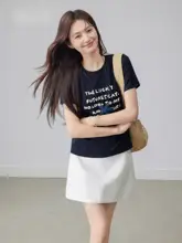 個性的で美しいデザイン！レディース 半袖Tシャツ【ロゴプリント・フィット感あり・春夏用】