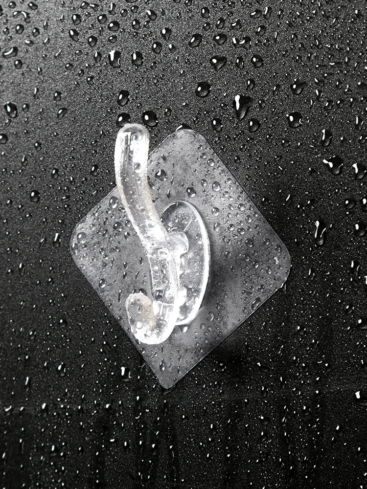キッチンに貼るだけで、衣類の整理がスムーズになる？強力粘着フックの本当の使い方