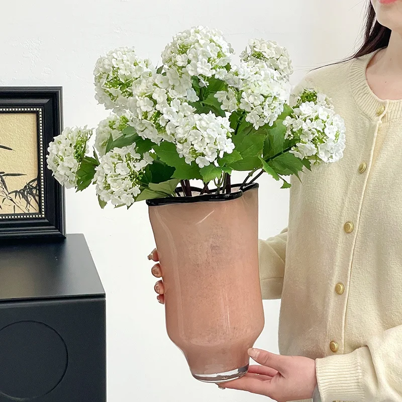 柔らかなピンクの琉璃製花瓶：新中式デザインでインテリアに溶け込む台面花瓶