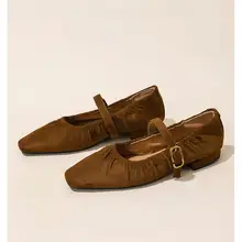 法式デザインのひだ付きマリージェーンフラットシューズ【粗めのヒール・浅めの口】（セットアップ対応）