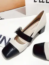 羊皮製 米白色のフラットシューズ【スクエアトゥ・快適なマリージェーン・おしゃれなスタイル】