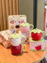 可愛い苺デザインのマグカップ【陶器・フタ付き・実用的】