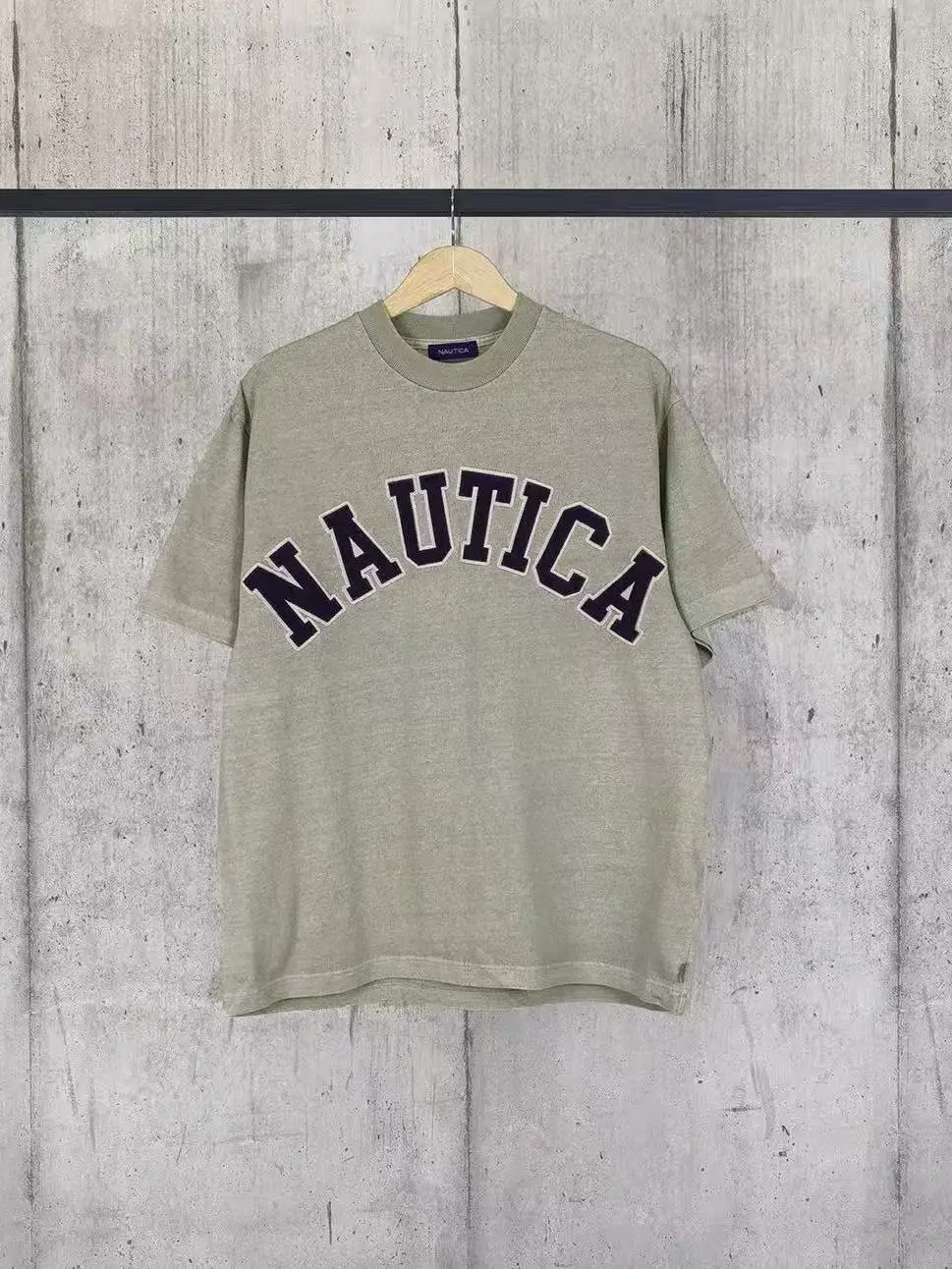 ナウティカ Tシャツは本当に価格が安いのか？工装風のラウンドネックが通勤とレジャーで活躍する理由