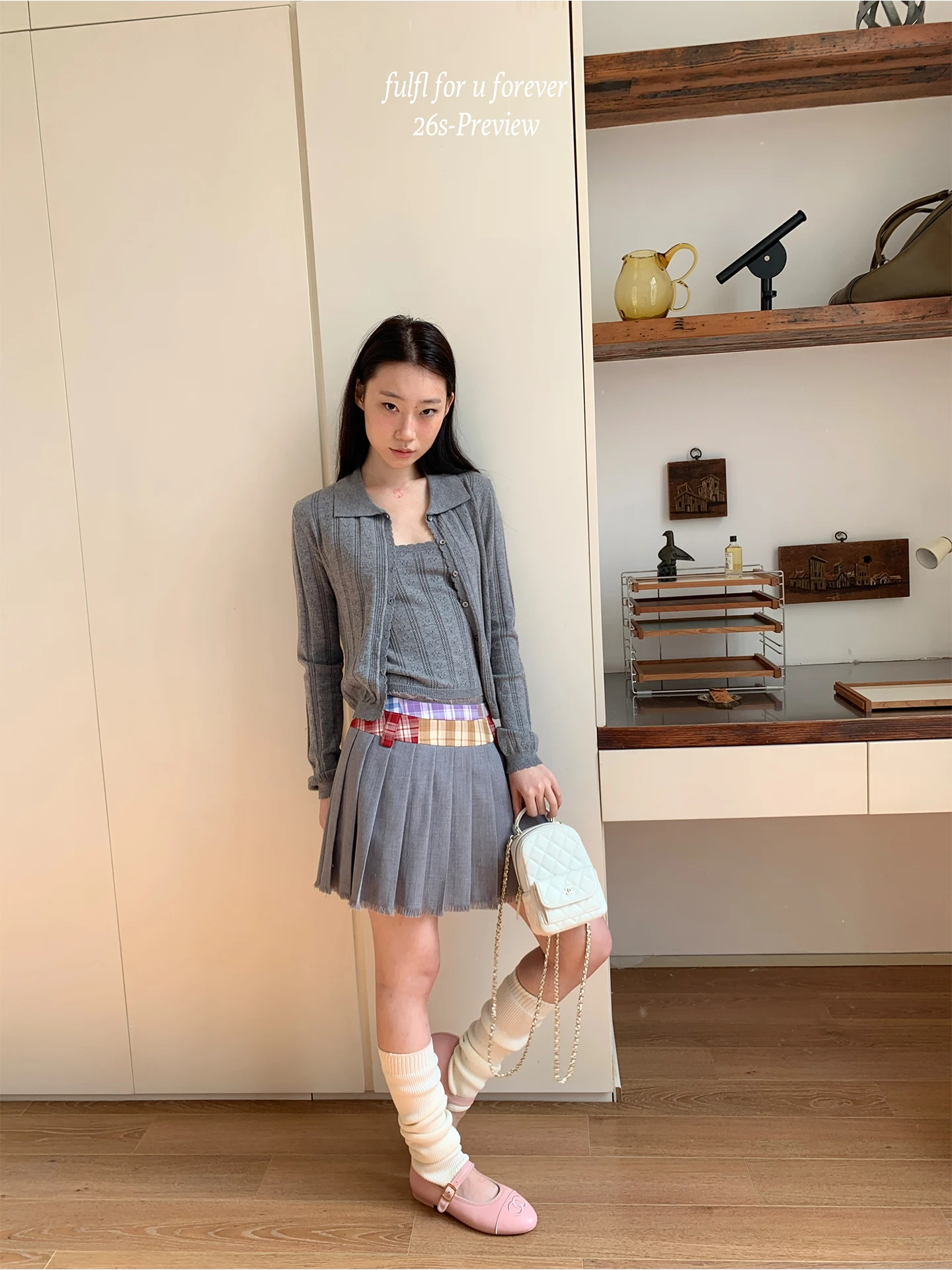 4月に大学生が着るべき服の種類は？学院風の半袖シャツとチェック柄スカートがベストな理由
