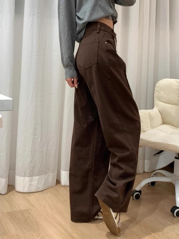 アメリカンヴィンテージ風ダークブラウンシワ入りストレートデニムパンツの着こなしとシーン別ガイド