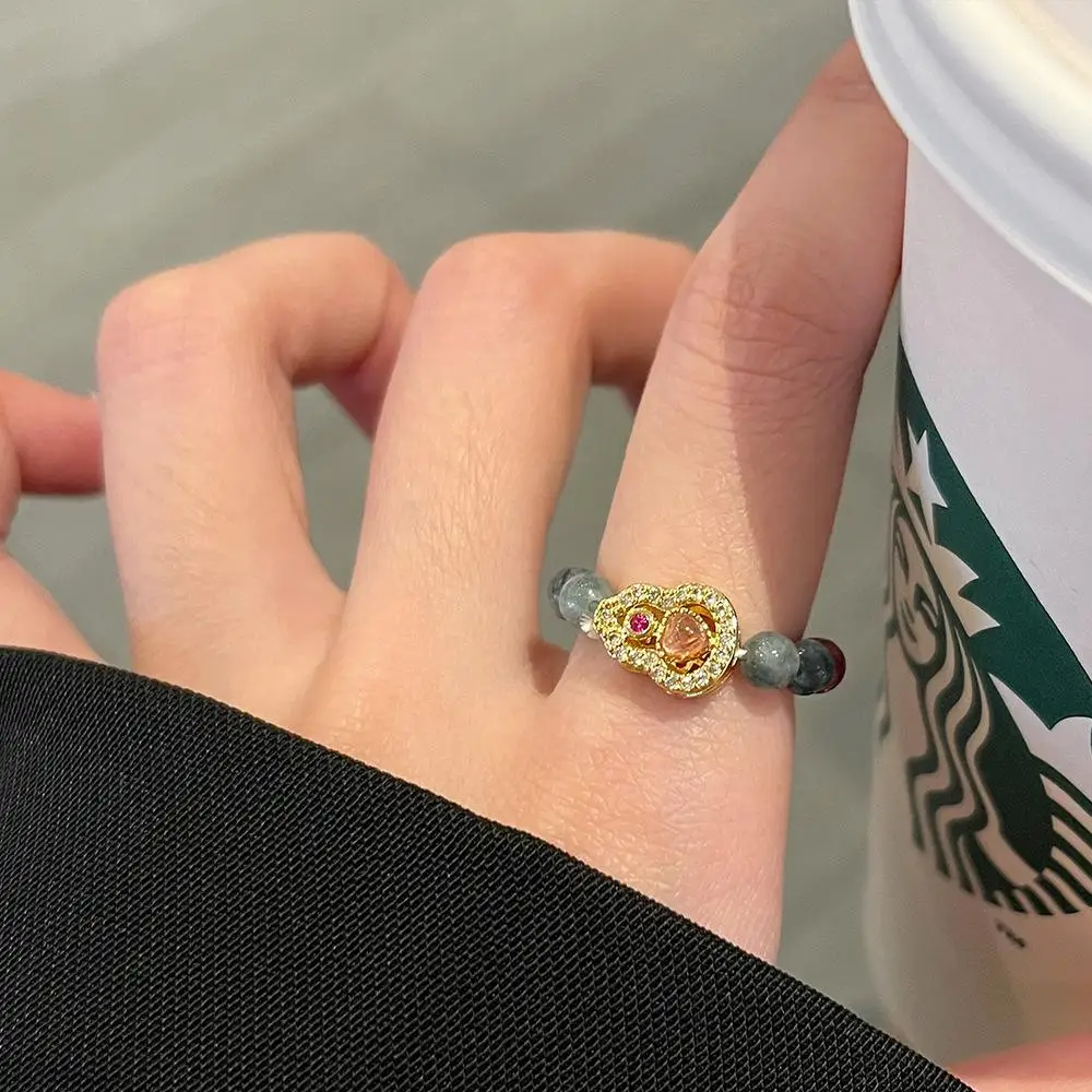 おもちゃみたいな指輪とは？碧玺ハスの花モチーフリングの実際と特徴を解説
