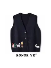 刺繍入りVネックの山羊毛ニットベスト【ゆったりデザイン・秋冬用】