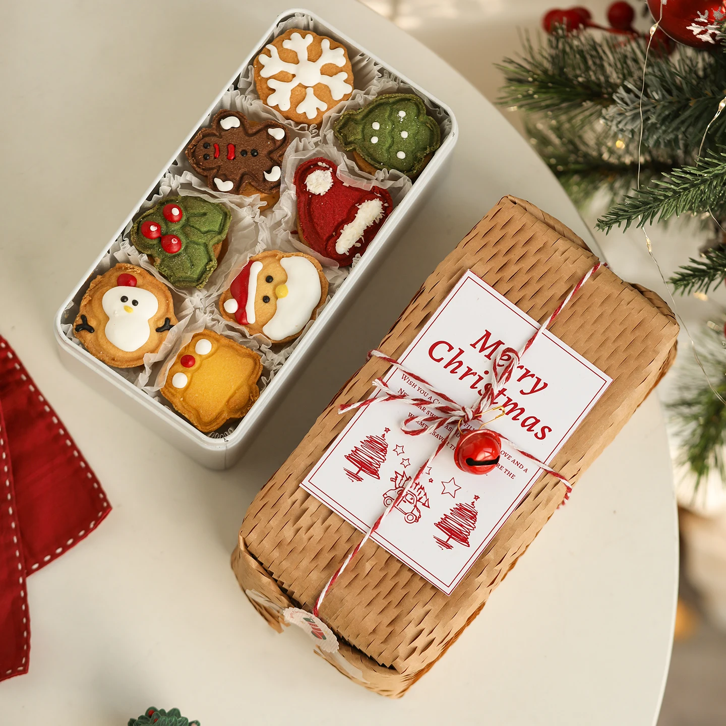 クリスマススイーツ用角型缶はギフトボックスとしての実用性とデザイン性をどう評価するか