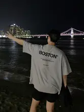 ゆったりしたシルエットのロゴプリントTシャツ【カジュアル・落肩・ラウンドネック】