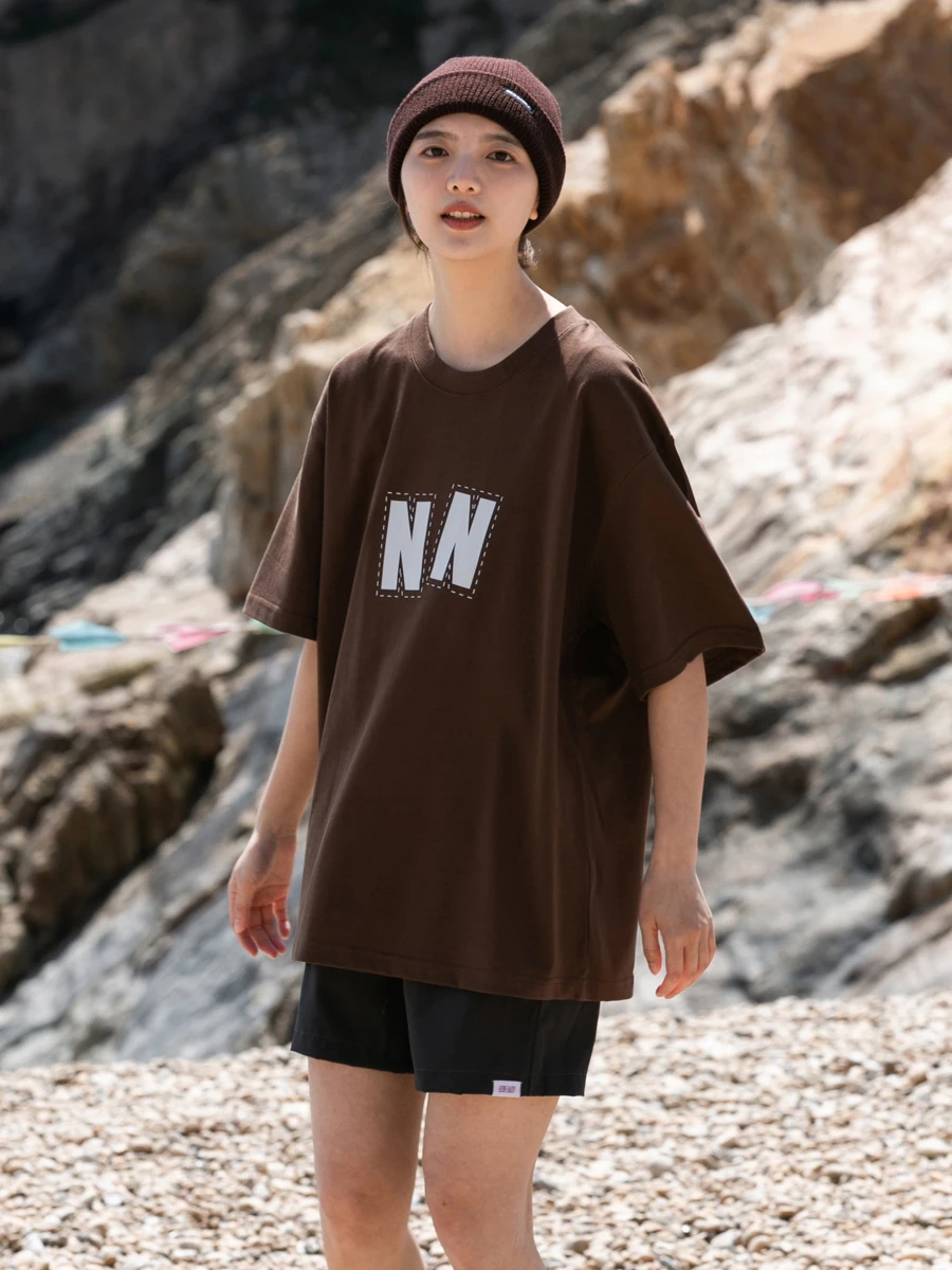 ネイバーフッド tシャツ：レトロデザインの通勤風半袖Tシャツが提供する実用性とスタイル