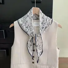 ヴィンテージ風コットン麻製小花柄トライアングルスカーフ【春夏用・ファッション・アクセサリー】