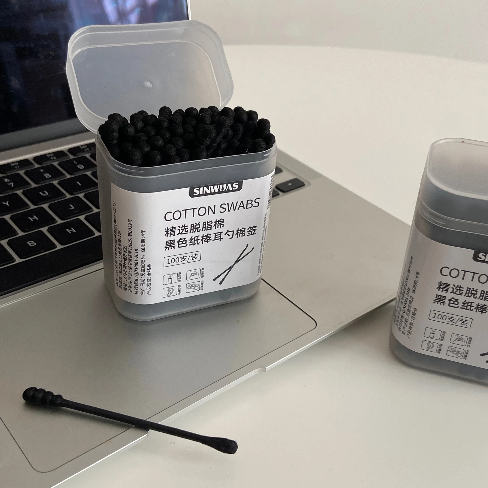 携帯用両頭コットンステック：loop earplugs と耳栓の違いを解説