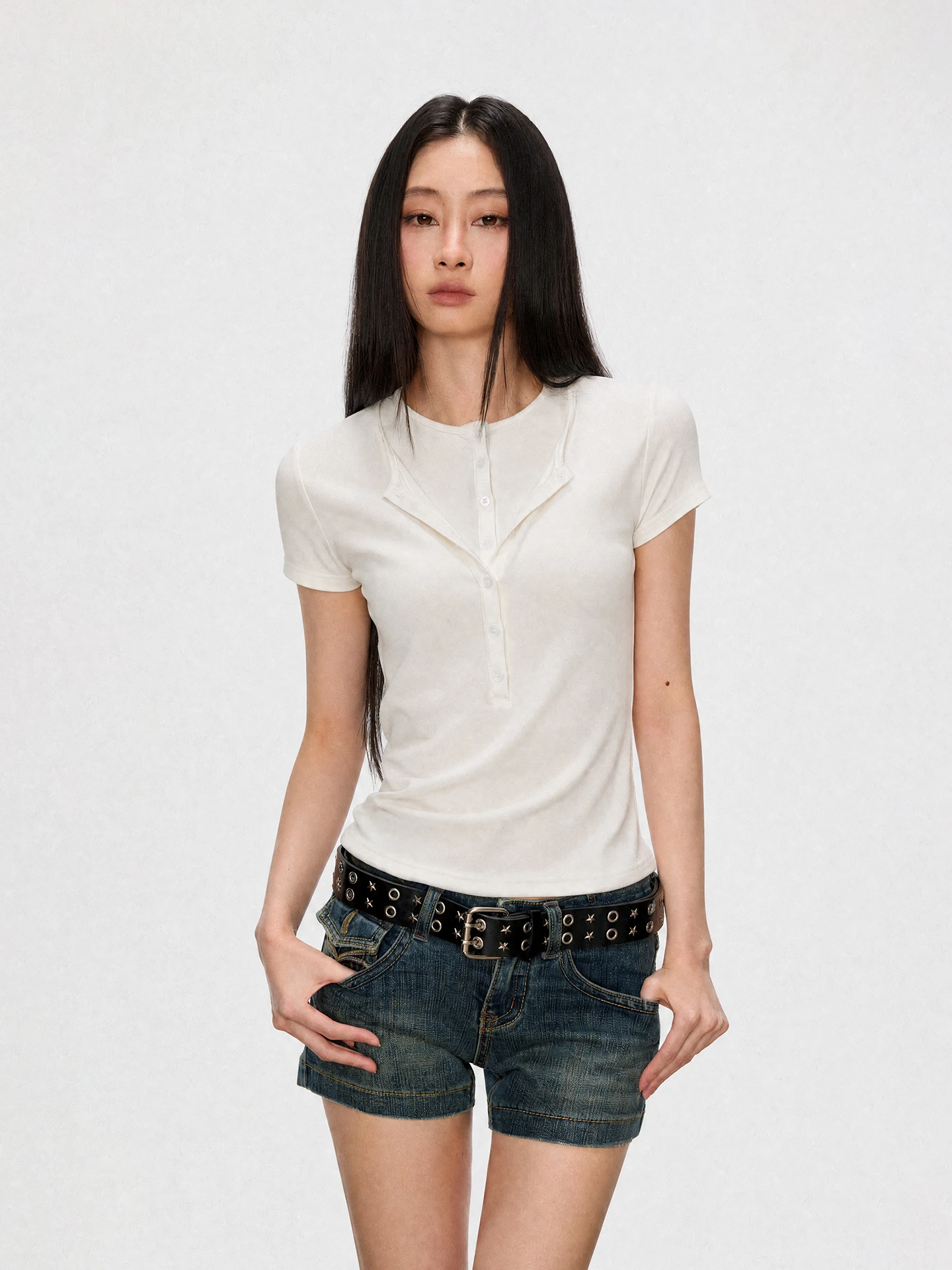 ハングオーバーズ tシャツとは？個性的なデザインの假二重亨利襟天絲半袖Tシャツの特徴と実用性